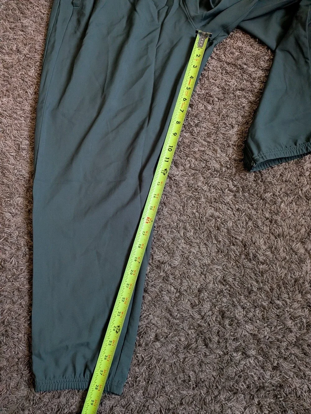 NWT Nike Dri-Fit Running Green Athletic Challenger 28